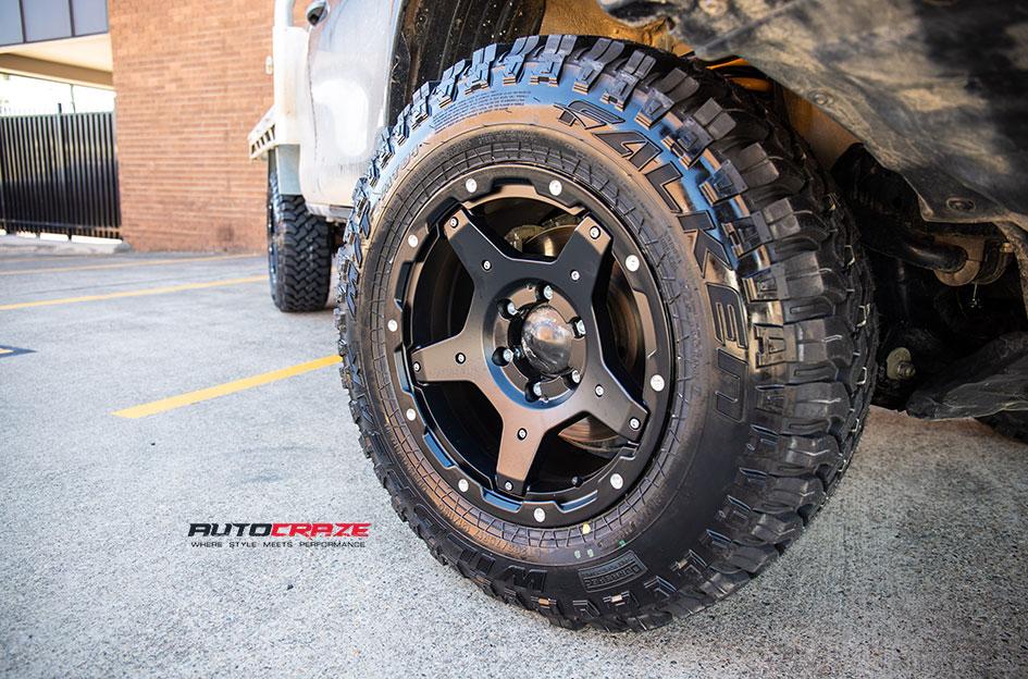 TOYOTA HILUX N80 4WD GD04 MATTE BLACK